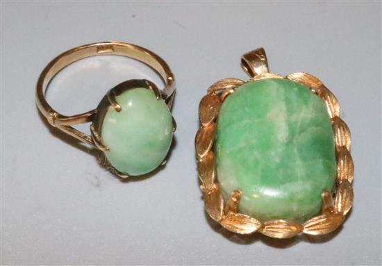 9ct gold jadeite ring and a 14ct gold mounted jadeite pendant